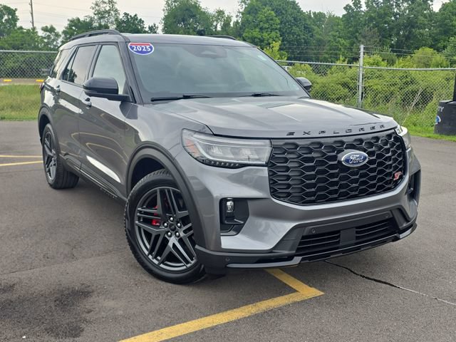 Certified 2025 Ford Explorer ST AWD/4WD image 1