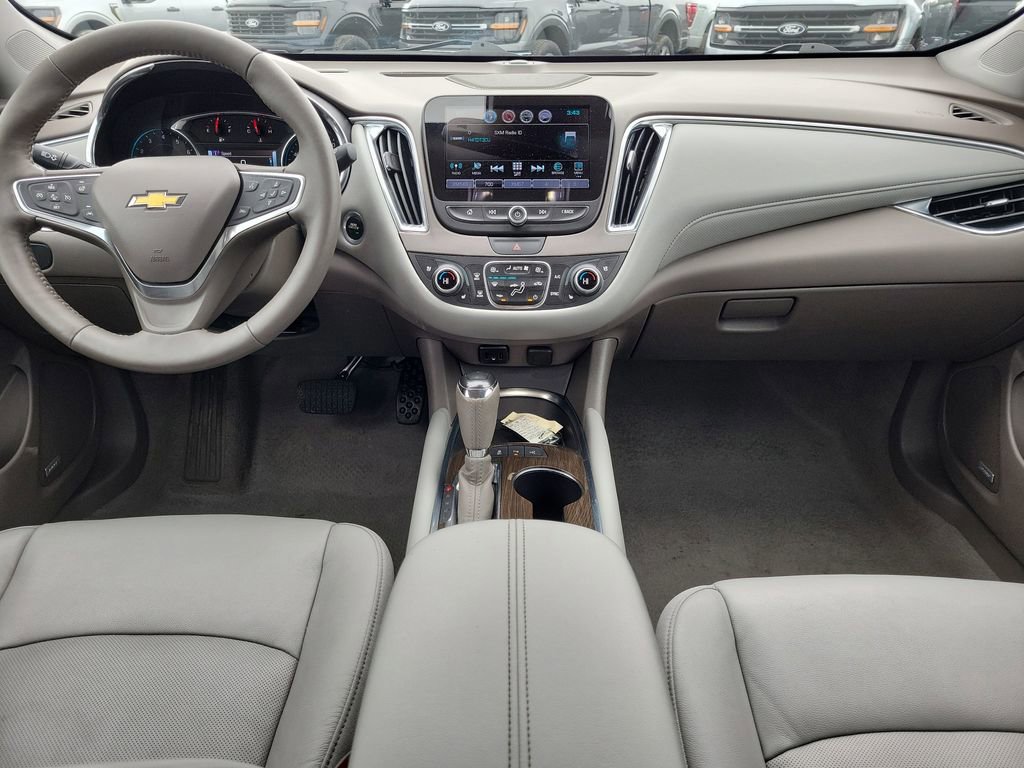 Used 2017 Chevrolet Malibu Premier w/ Driver Confidence Package image 11