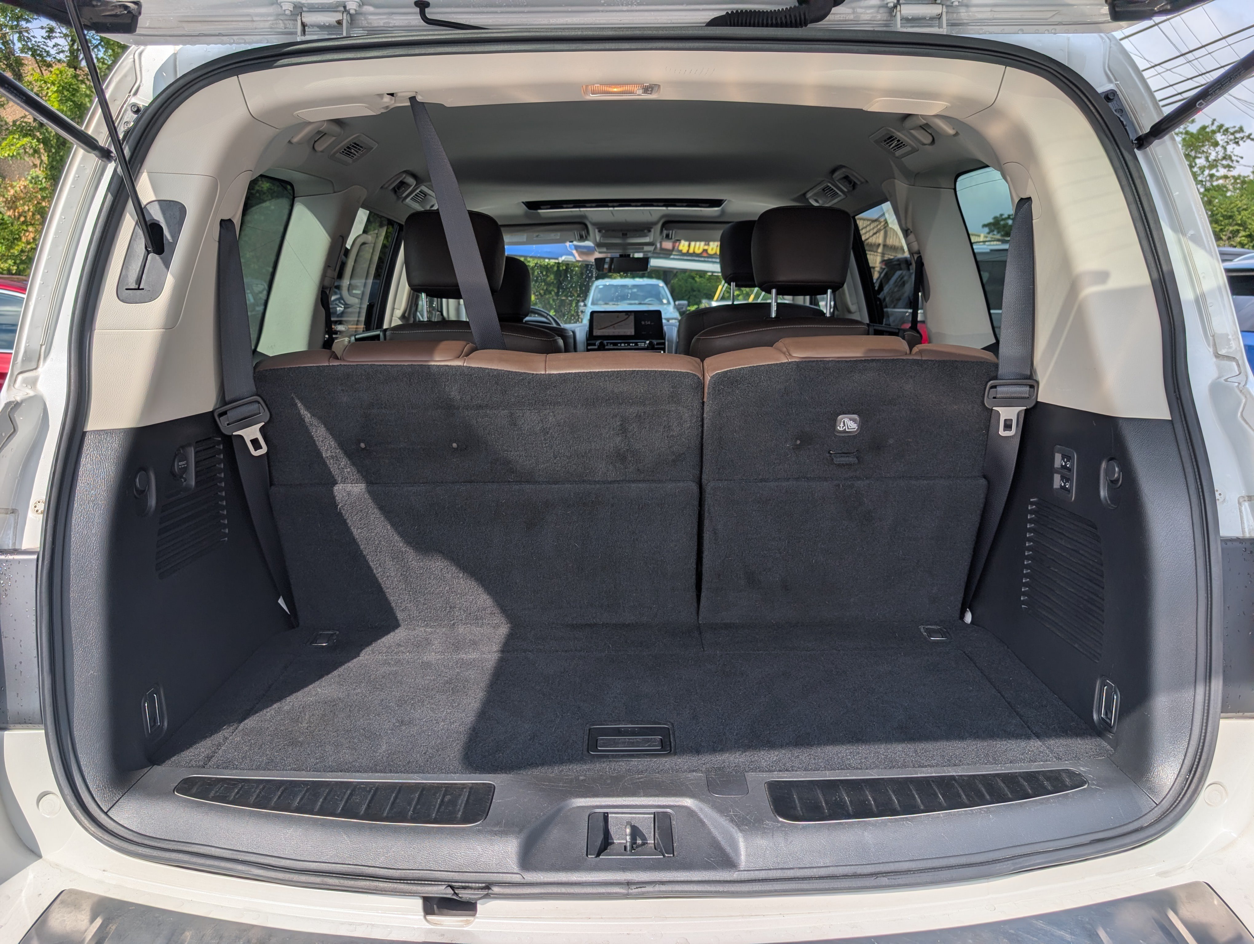 Used 2023 INFINITI QX80 Premium Select w/ Cargo Package AWD/4WD image 15