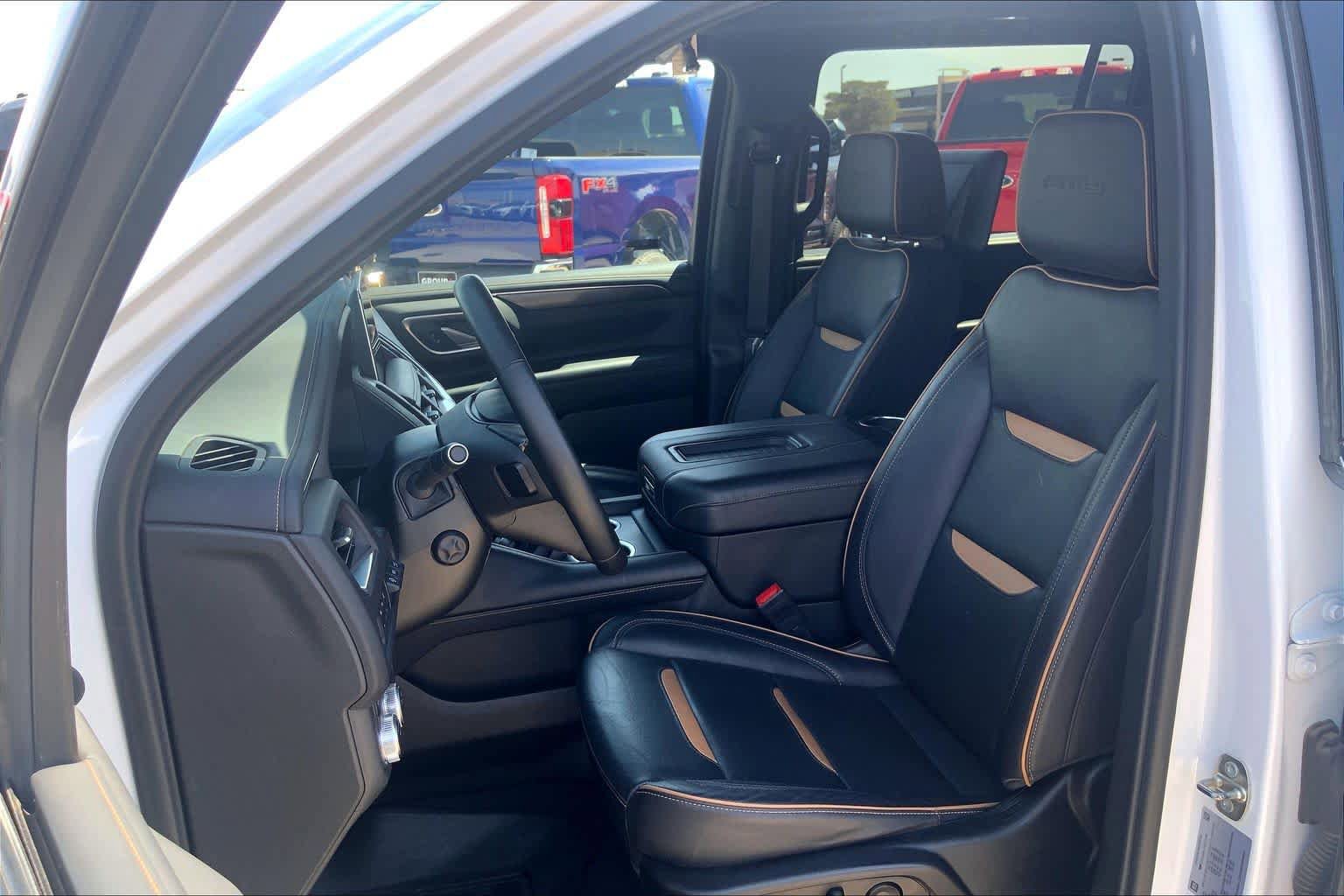 Used 2024 GMC Yukon XL AT4 w/ AT4 Premium Package AWD/4WD image 8