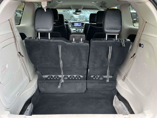 Used 2022 Chrysler Pacifica Touring-L FWD image 20