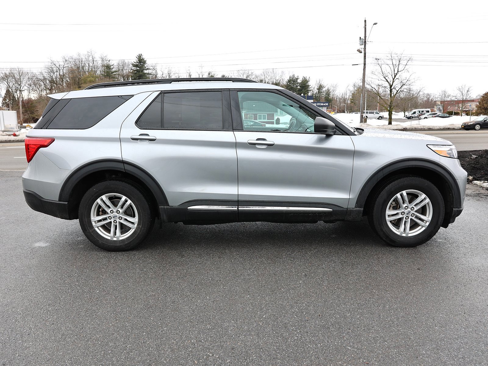 Certified 2023 Ford Explorer XLT image 2