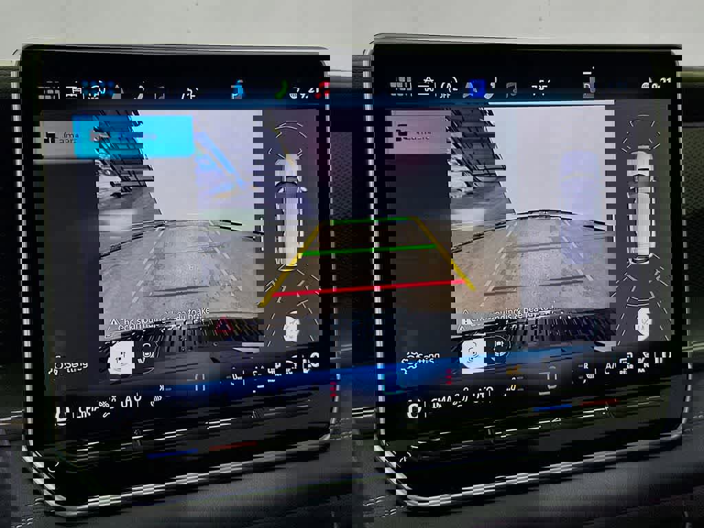 Used 2025 Volkswagen Tiguan SE R-Line image 27