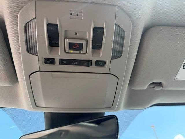 Used 2022 Toyota Highlander XLE AWD/4WD image 19