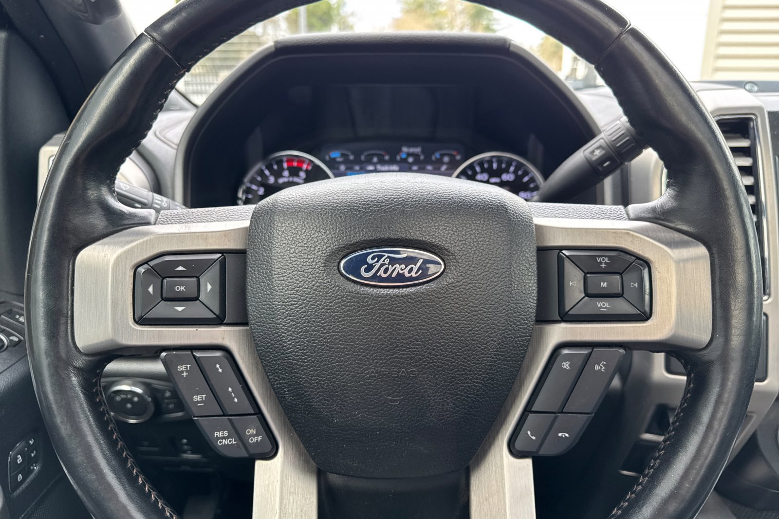 Certified 2021 Ford F250 Platinum w/ FX4 Off-Road Package image 23