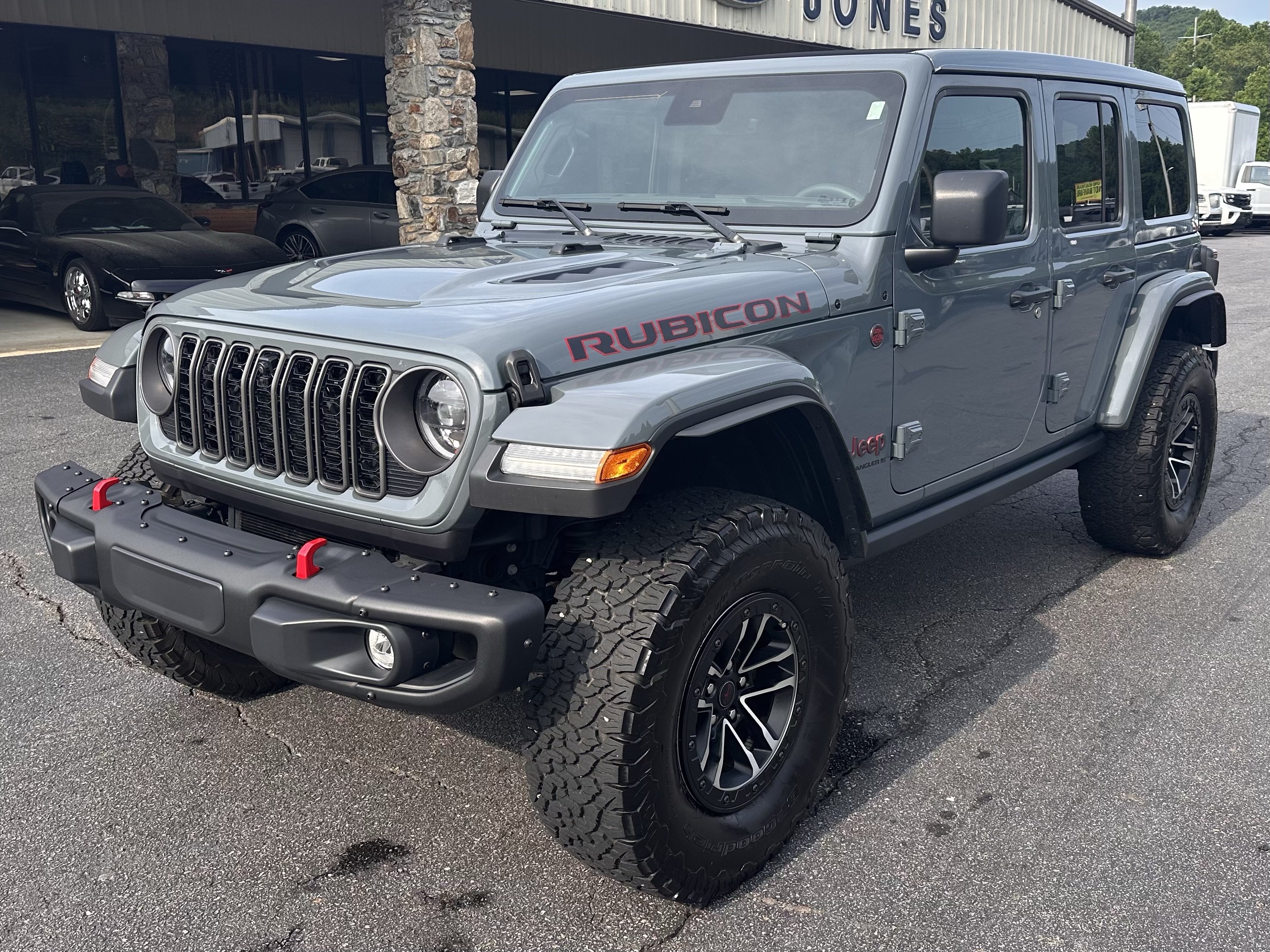 Used 2024 Jeep Wrangler Unlimited Rubicon AWD/4WD image 2
