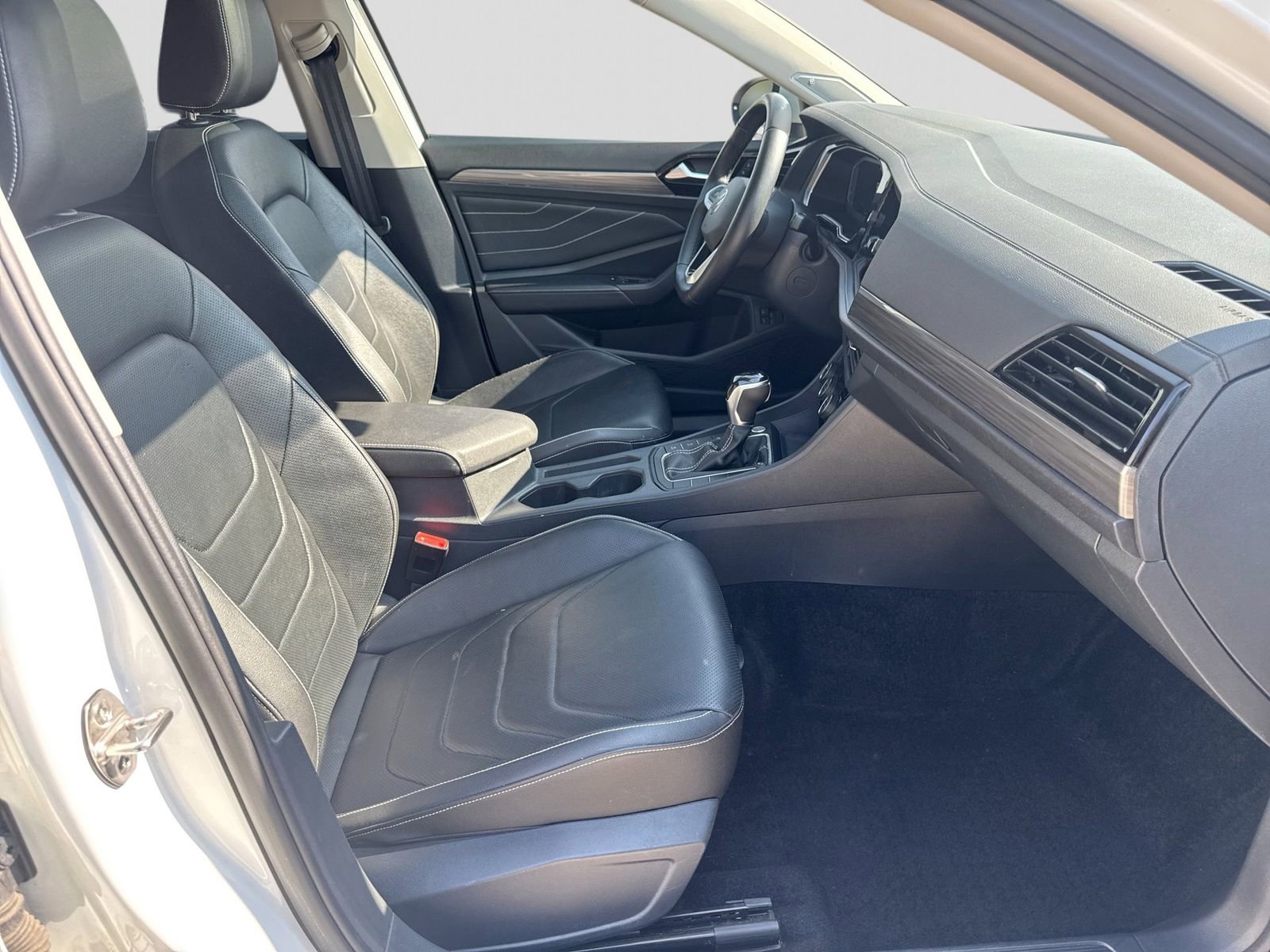 Used 2024 Volkswagen Jetta SEL FWD image 24