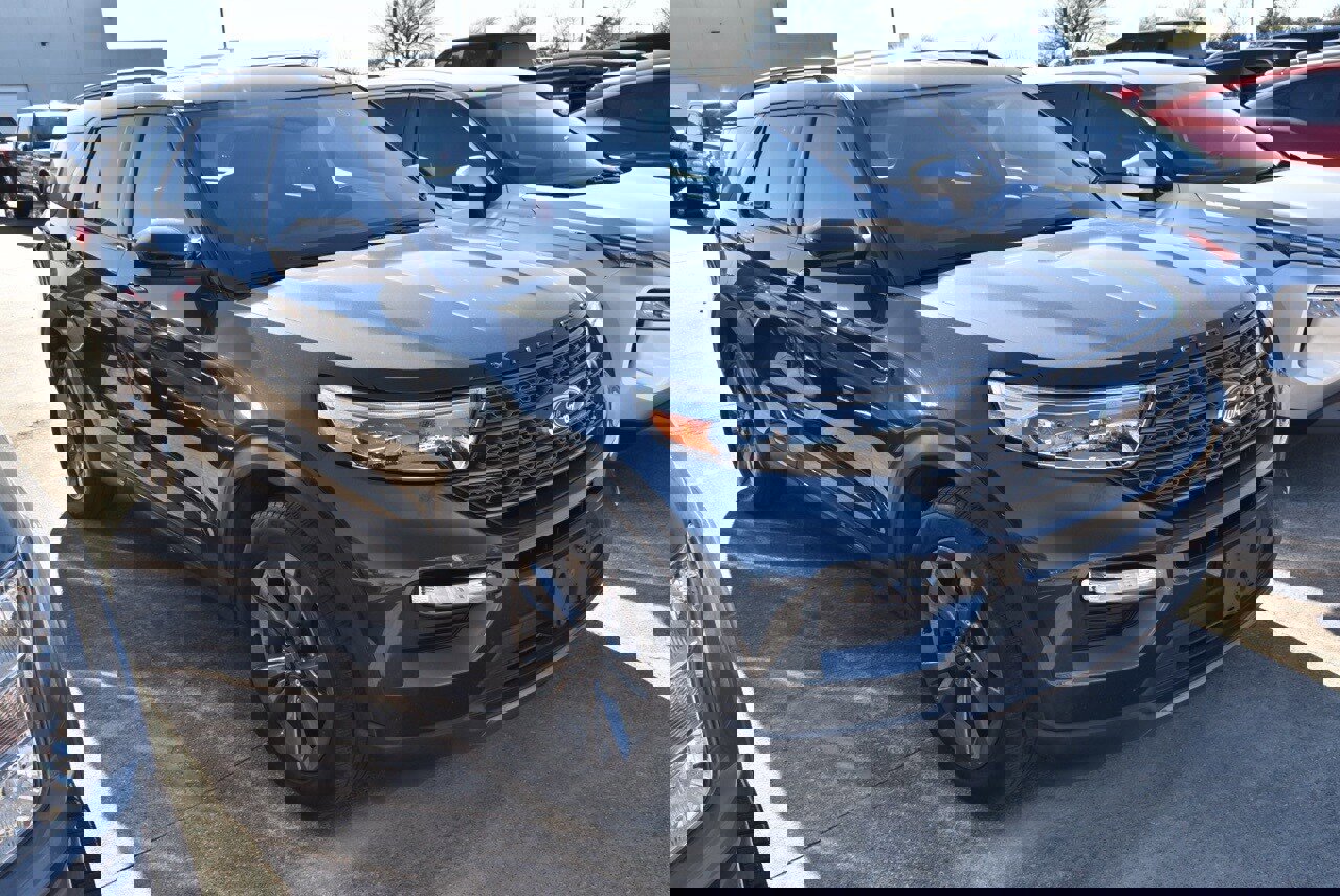 Certified 2022 Ford Explorer XLT w/ Equipment Group 202A image 5