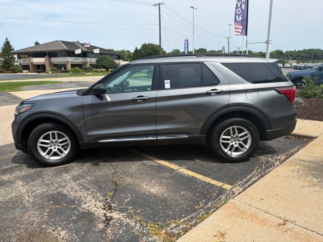 Certified 2025 Ford Explorer Active AWD/4WD image 4