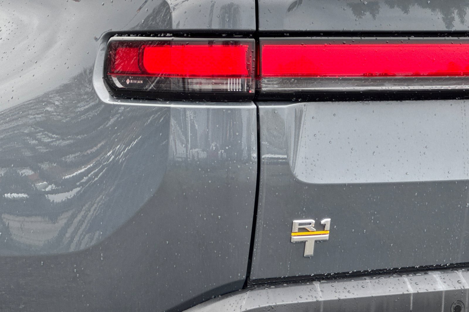 Used 2022 Rivian R1T Launch Edition image 27