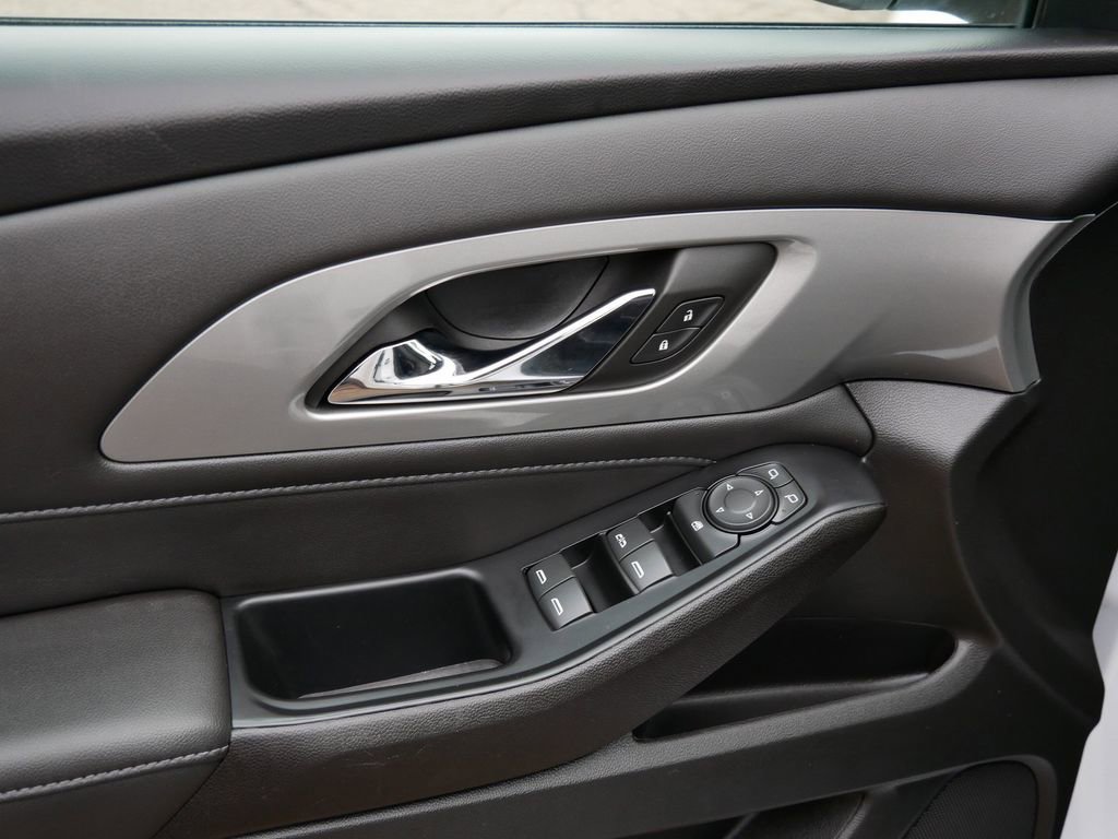 Used 2023 Chevrolet Traverse LT image 17
