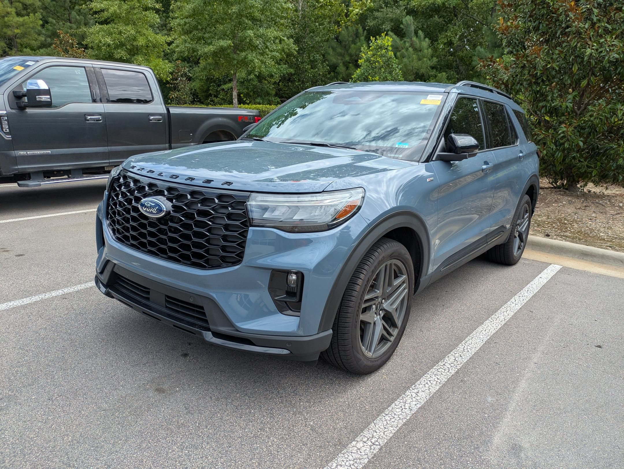 Certified 2025 Ford Explorer ST-Line w/ Premium Package AWD/4WD image 3