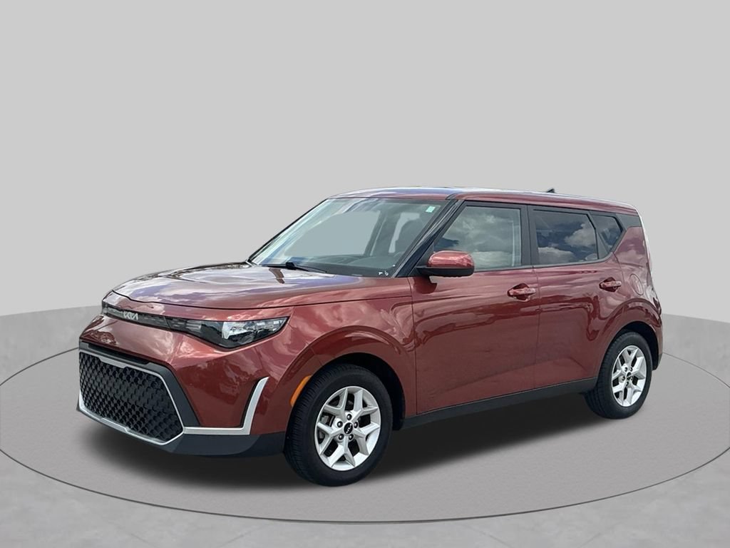 Used 2024 Kia Soul LX w/ Option Group 015 FWD image 2