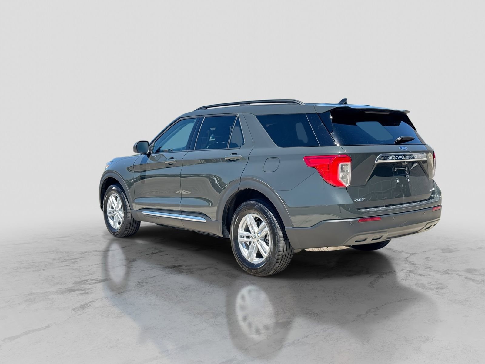 Certified 2024 Ford Explorer XLT AWD/4WD image 5