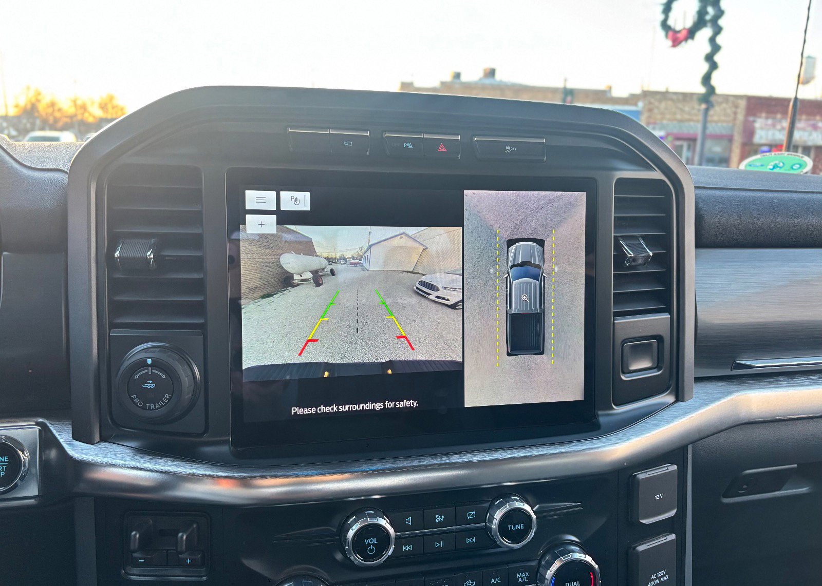 Certified 2022 Ford F150 Lariat w/ Equipment Group 502A High image 49