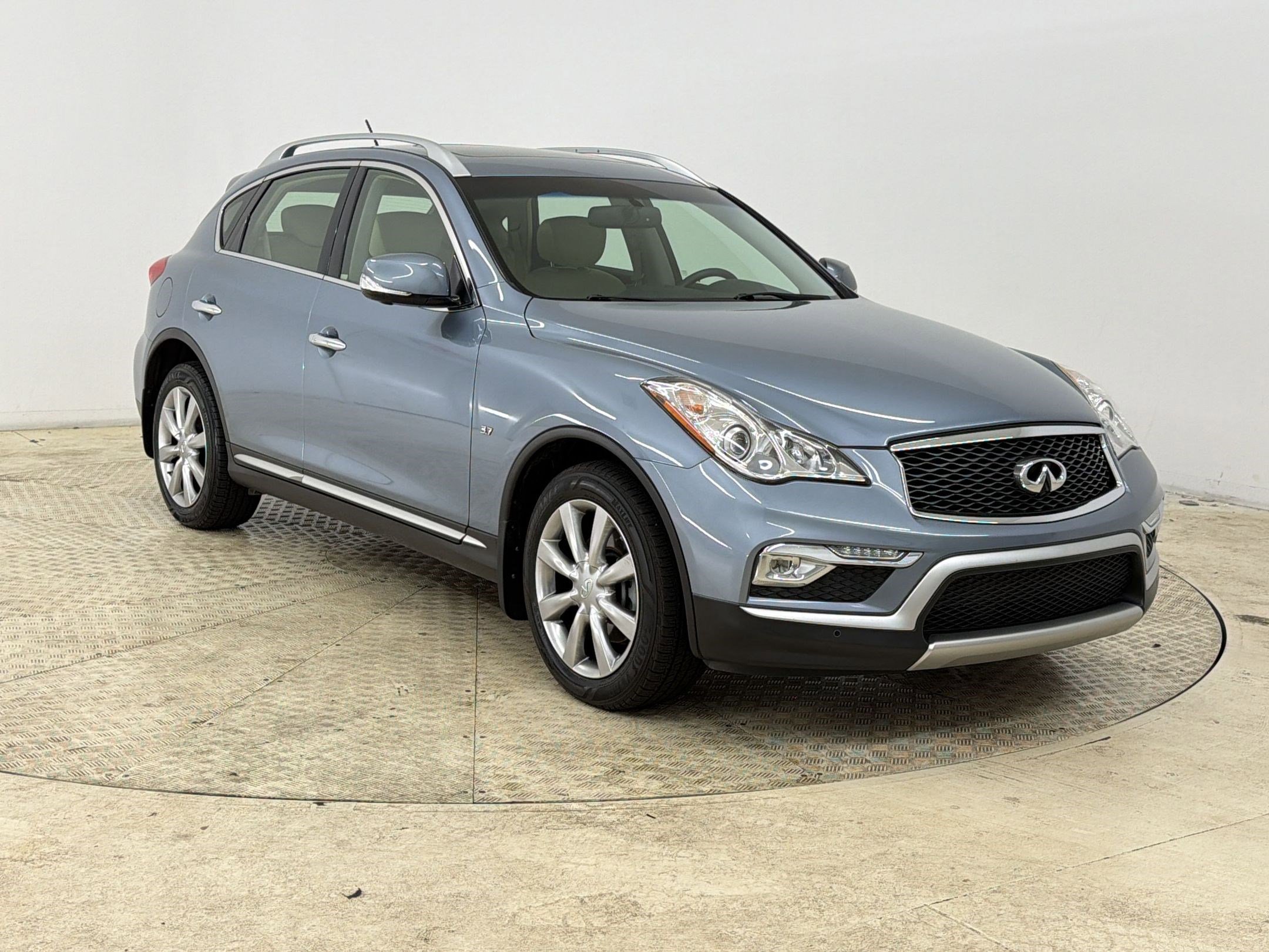 Used 2017 INFINITI QX50 2WD w/ Premium Plus Package image 7