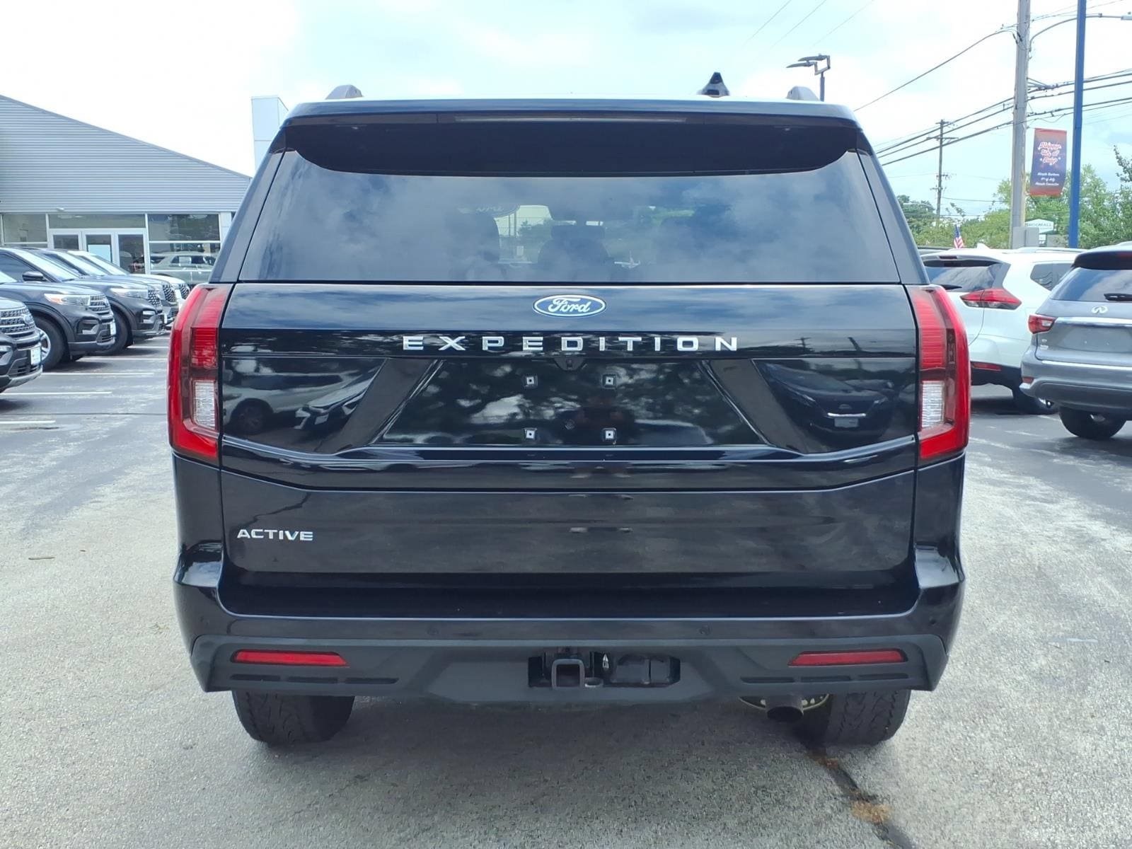 Certified 2025 Ford Expedition Active AWD/4WD image 5