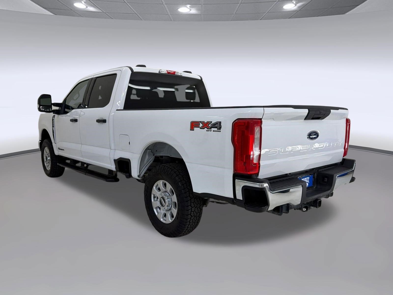 Certified 2024 Ford F250 XLT w/ FX4 Off-Road Package AWD/4WD image 3