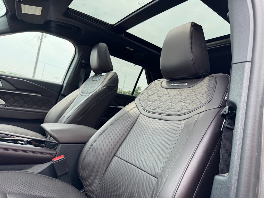 Certified 2025 Ford Explorer Platinum w/ LUX Leather Package AWD/4WD image 7