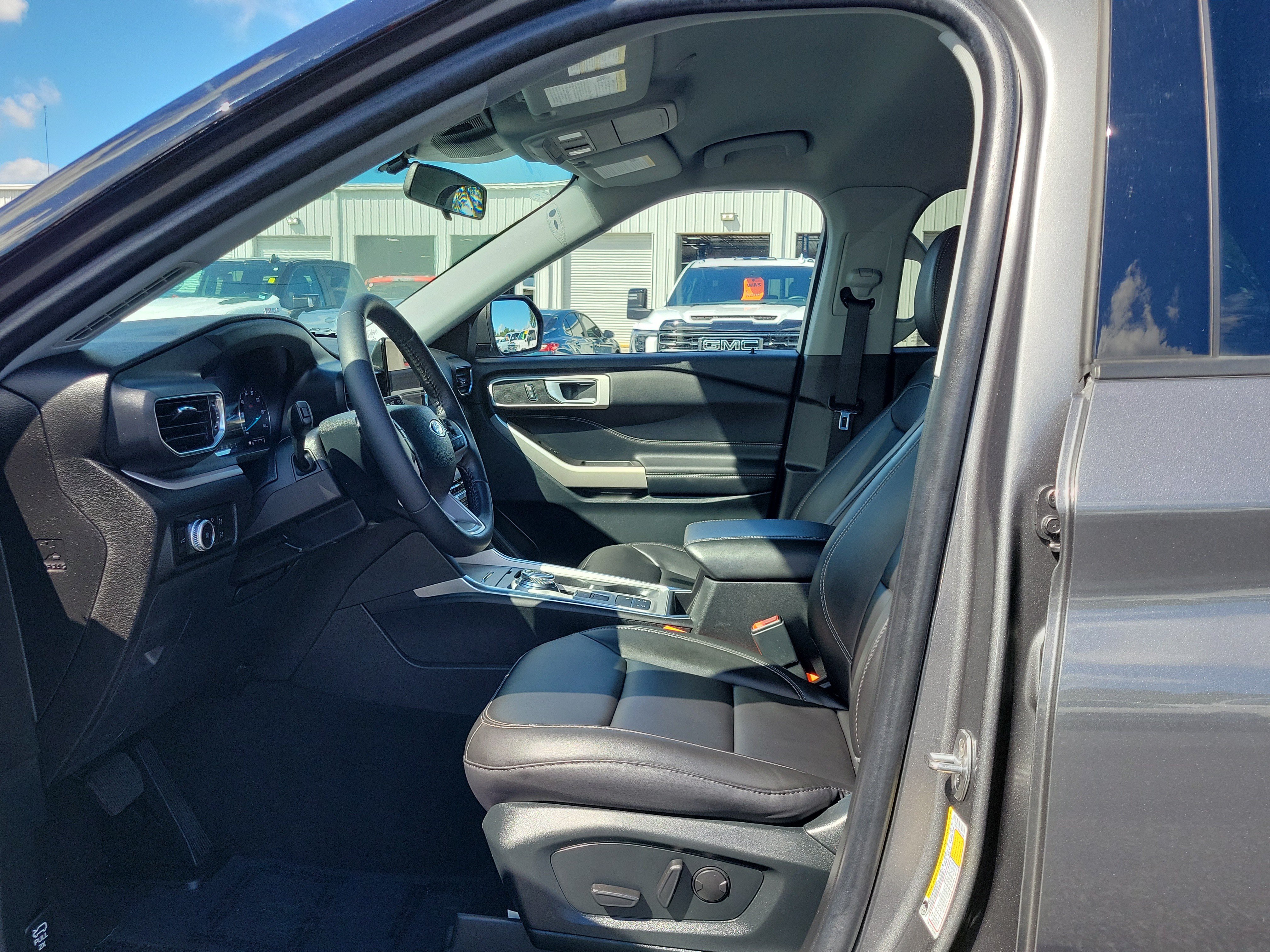 Certified 2023 Ford Explorer XLT w/ Equipment Group 202A RWD image 21