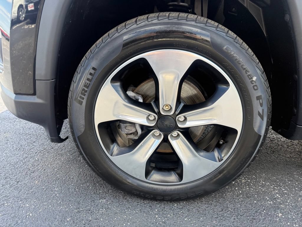 Used 2018 Jeep Compass Latitude AWD/4WD image 16