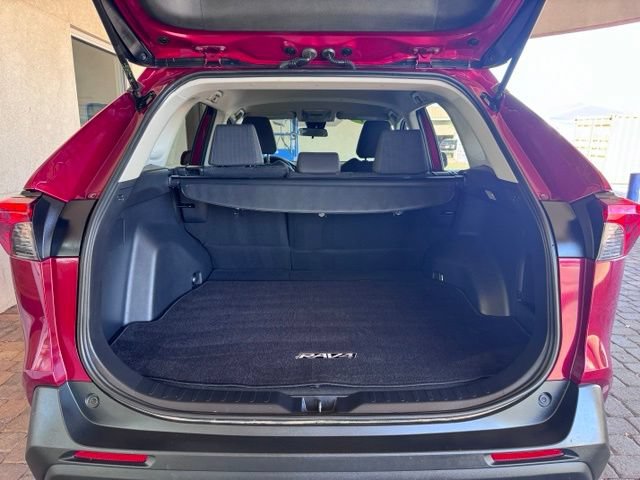 Used 2021 Toyota RAV4 LE w/ Carpet Mat Package (TMS) AWD/4WD image 22