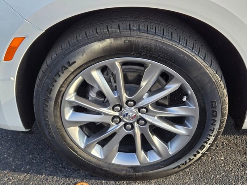 Used 2023 Buick Enclave Avenir w/ Avenir Technology Package image 9