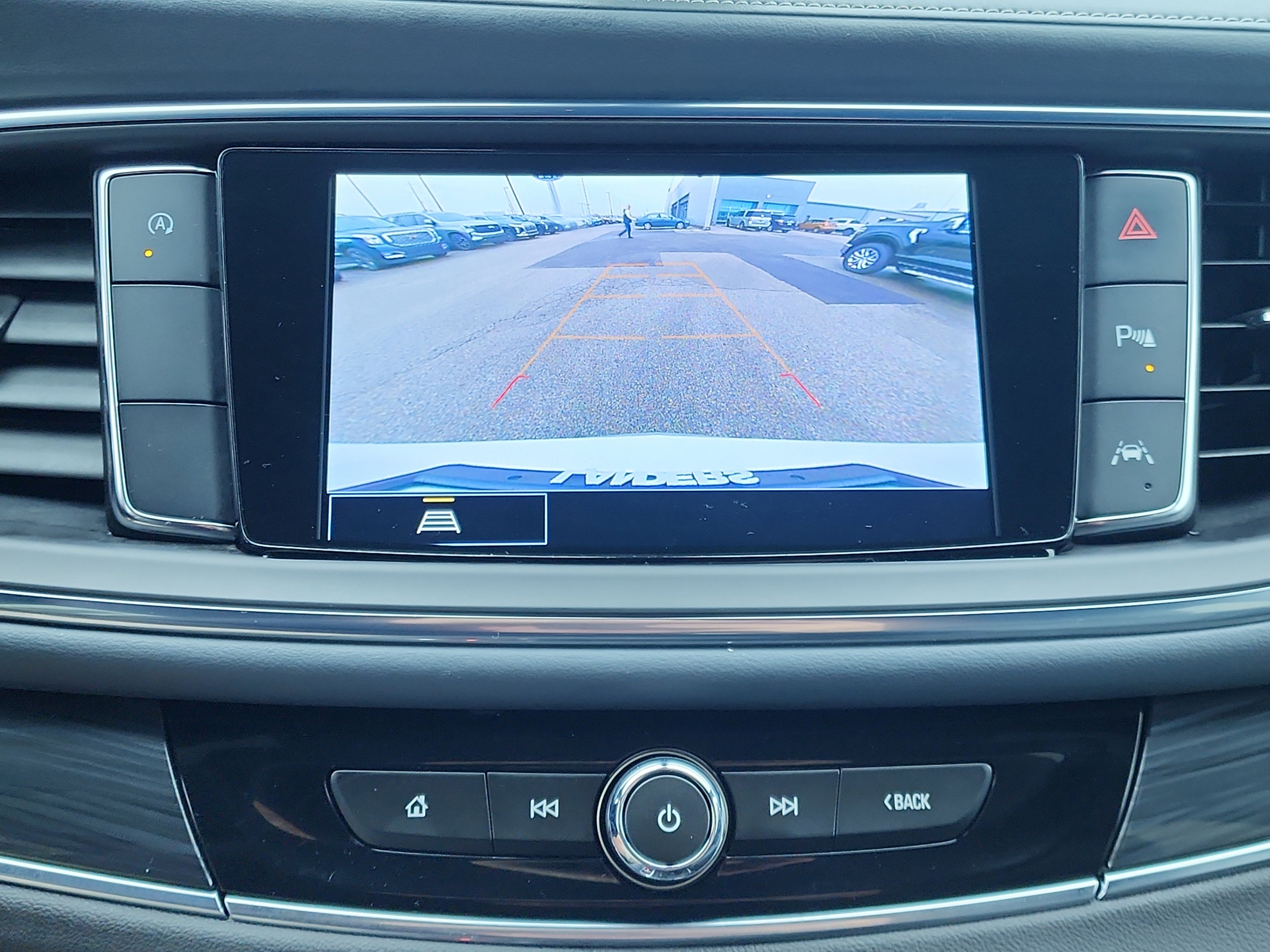 Used 2023 Buick Enclave Essence image 25