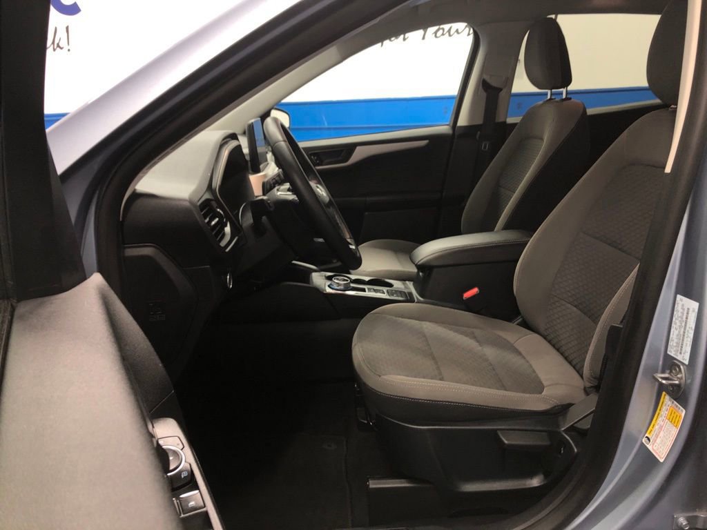 Certified 2022 Ford Escape SE w/ Cold Weather Package image 28