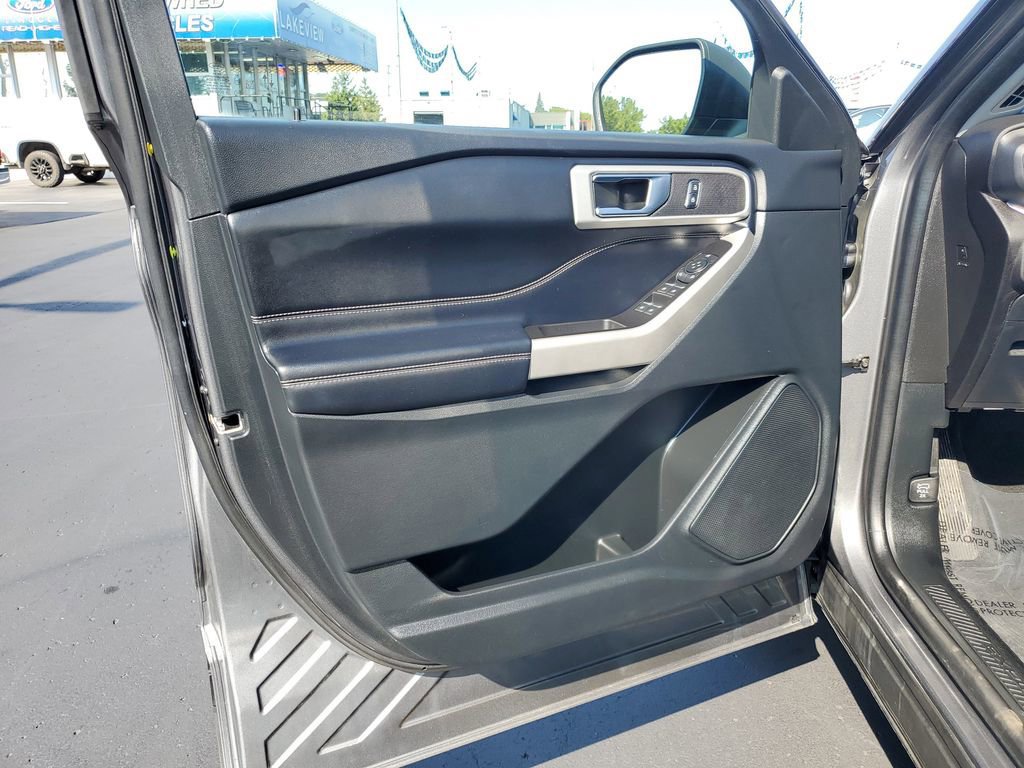 Certified 2022 Ford Explorer XLT w/ Equipment Group 202A image 6