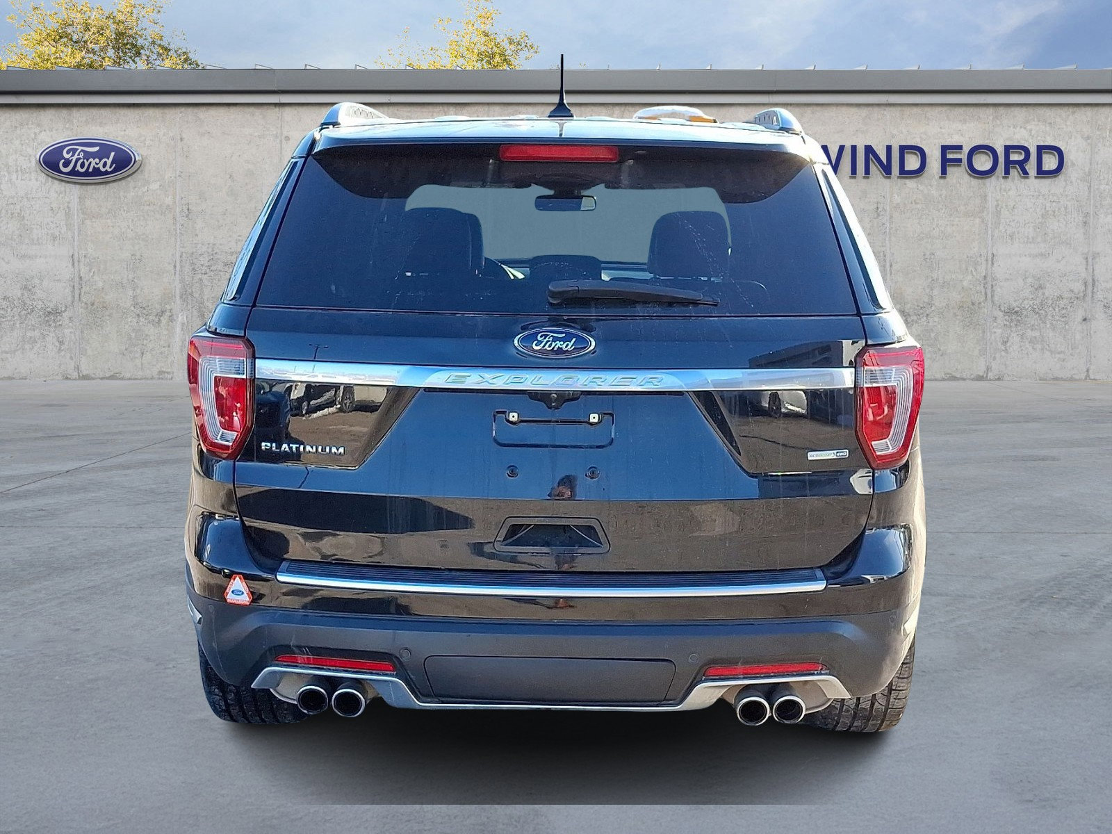 Certified 2018 Ford Explorer Platinum image 3