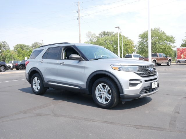Certified 2023 Ford Explorer XLT w/ Equipment Group 202A AWD/4WD image 4