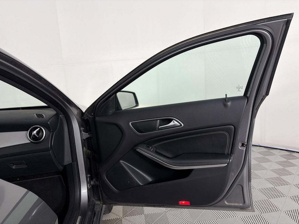 Used 2017 Mercedes-Benz GLA 250 4MATIC image 30