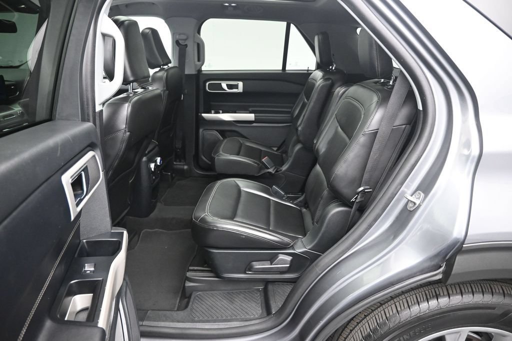 Certified 2021 Ford Explorer XLT w/ Equipment Group 202A RWD image 19