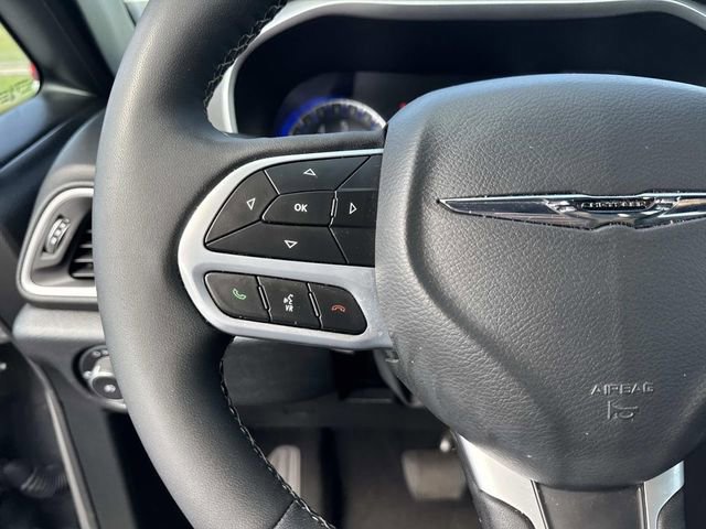 Used 2025 Chrysler Pacifica Select image 23