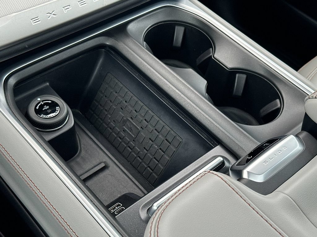 Certified 2025 Ford Expedition Active AWD/4WD image 20