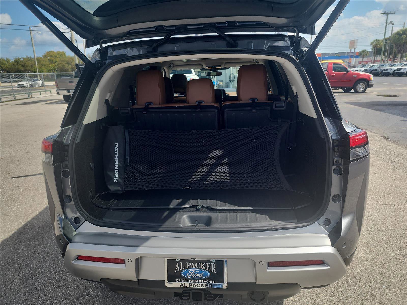 Used 2024 Nissan Pathfinder Platinum image 18