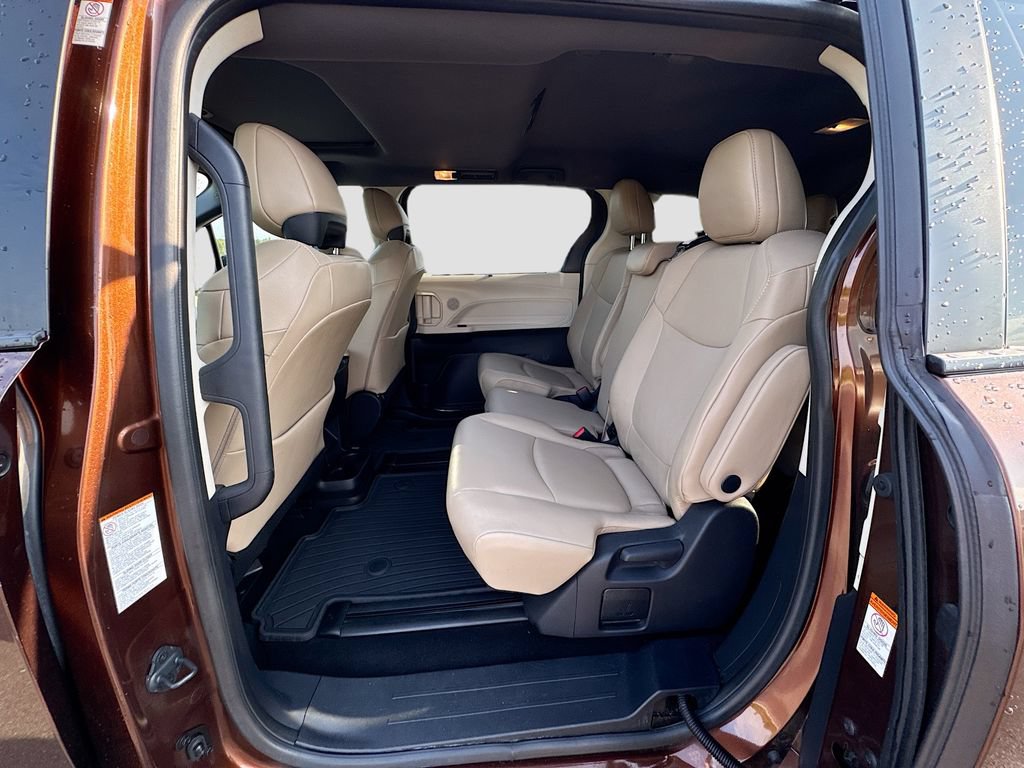 Used 2022 Toyota Sienna XLE w/ XLE Plus Package FWD image 25