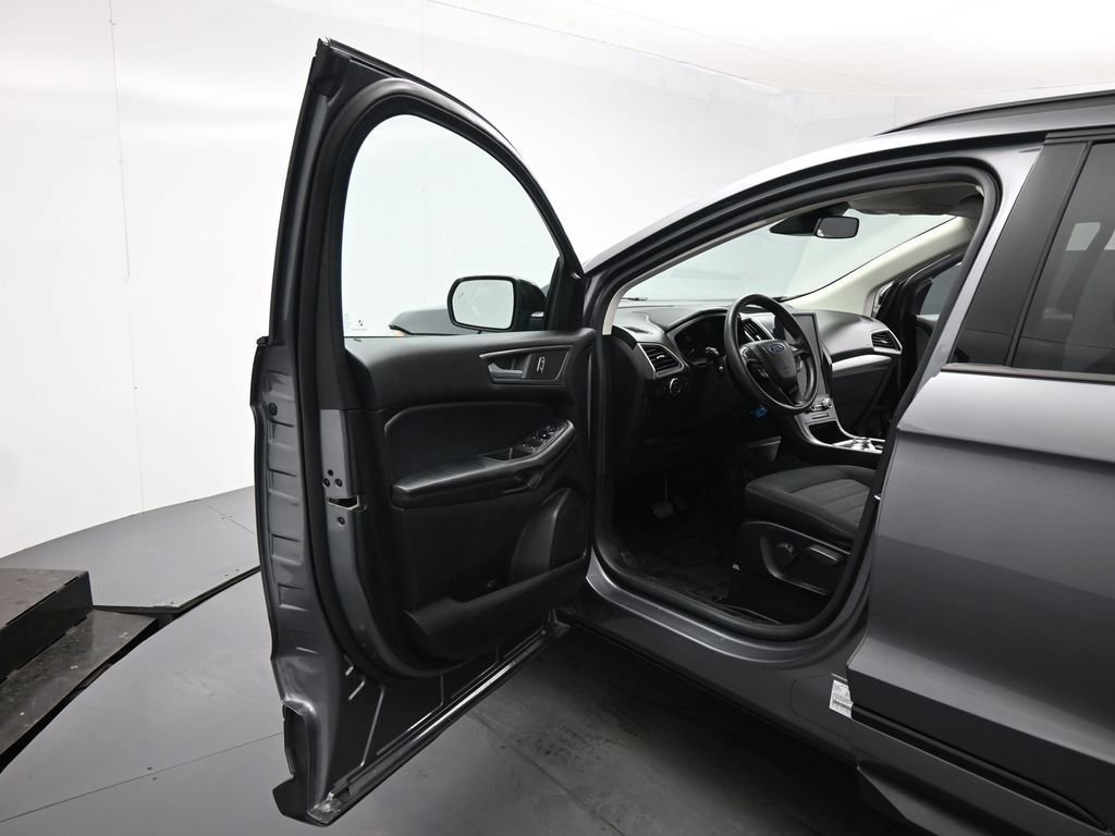 Certified 2022 Ford Edge SE w/ Black Appearance Package image 37