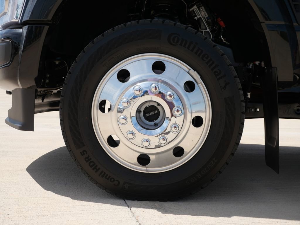 Certified 2026 Ford F450 Platinum w/ FX4 Off-Road Package AWD/4WD image 11