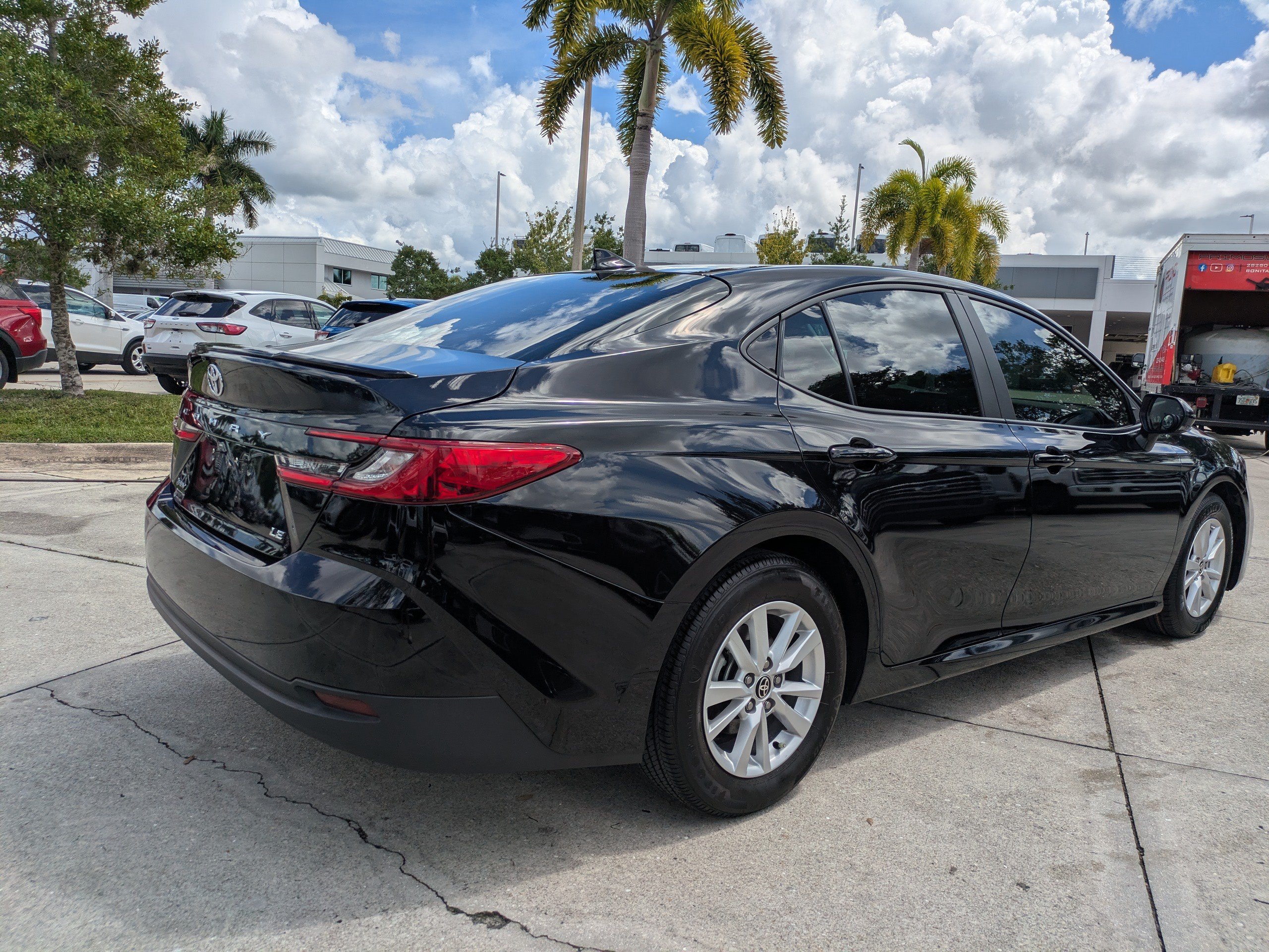 Used 2025 Toyota Camry LE w/ Convenience Package FWD image 4