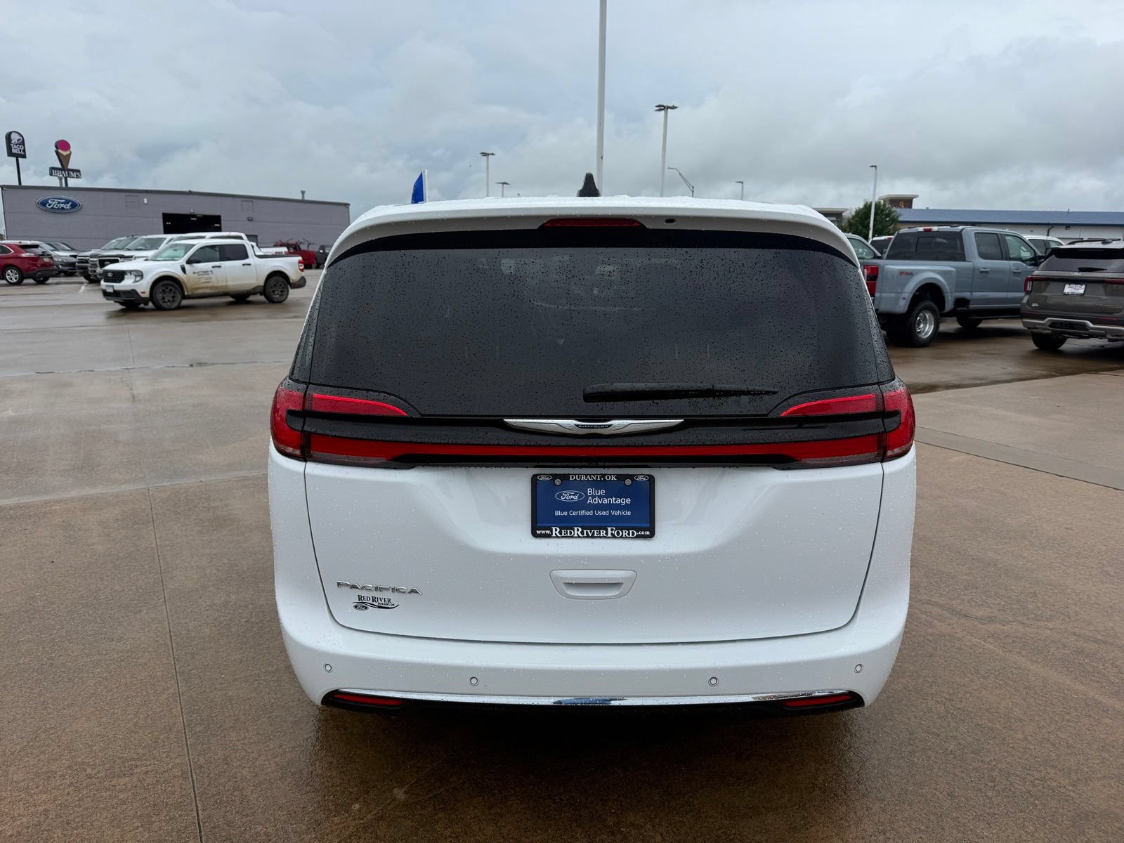 Used 2024 Chrysler Pacifica Touring-L FWD image 6