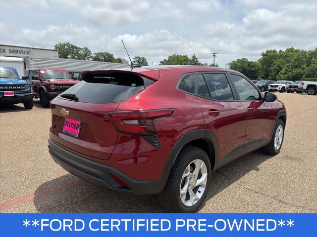 Used 2024 Chevrolet Trax LS w/ LS Convenience Package FWD image 3