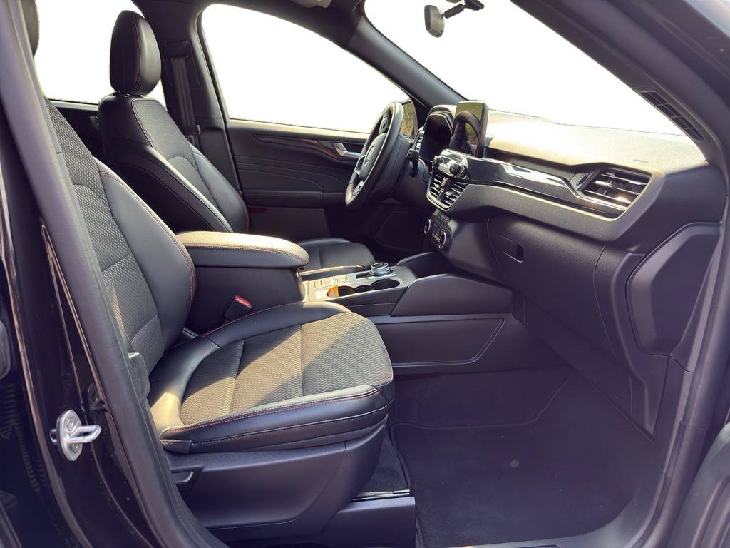 Certified 2025 Ford Escape Platinum AWD/4WD image 6