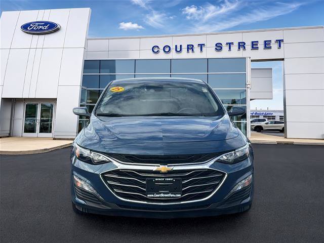 Used 2025 Chevrolet Malibu LT FWD image 2