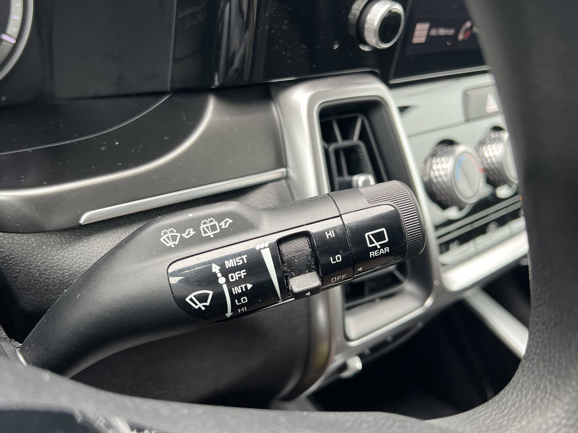 Used 2023 Kia Sorento LX image 17