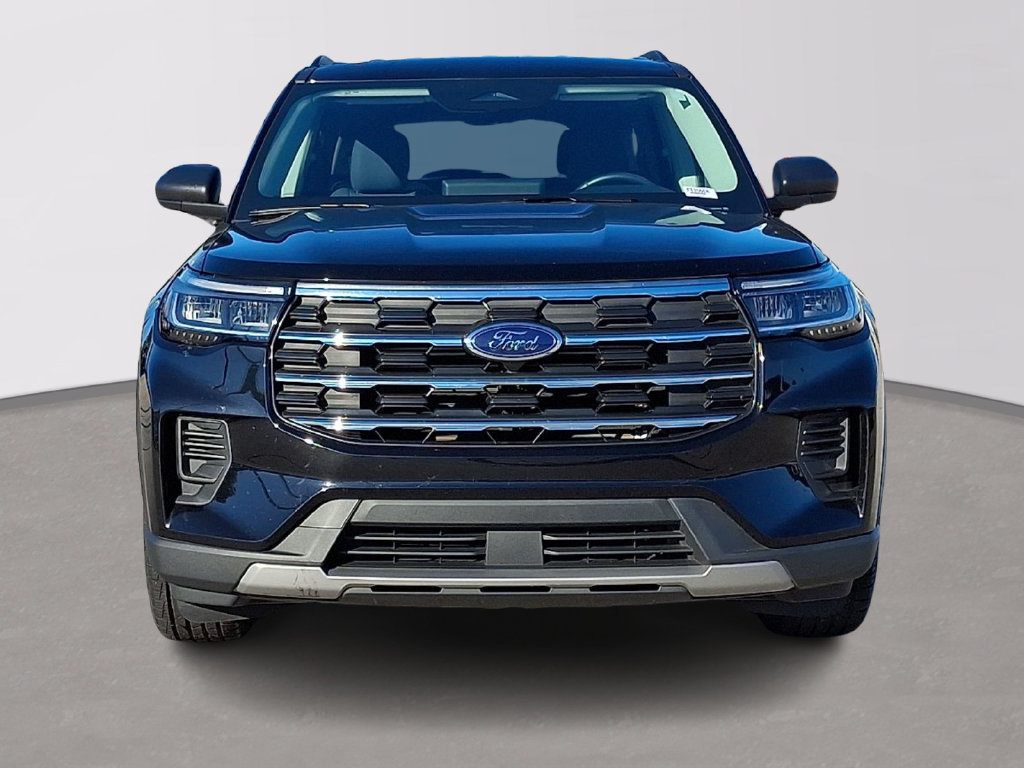 Certified 2025 Ford Explorer Active RWD image 2