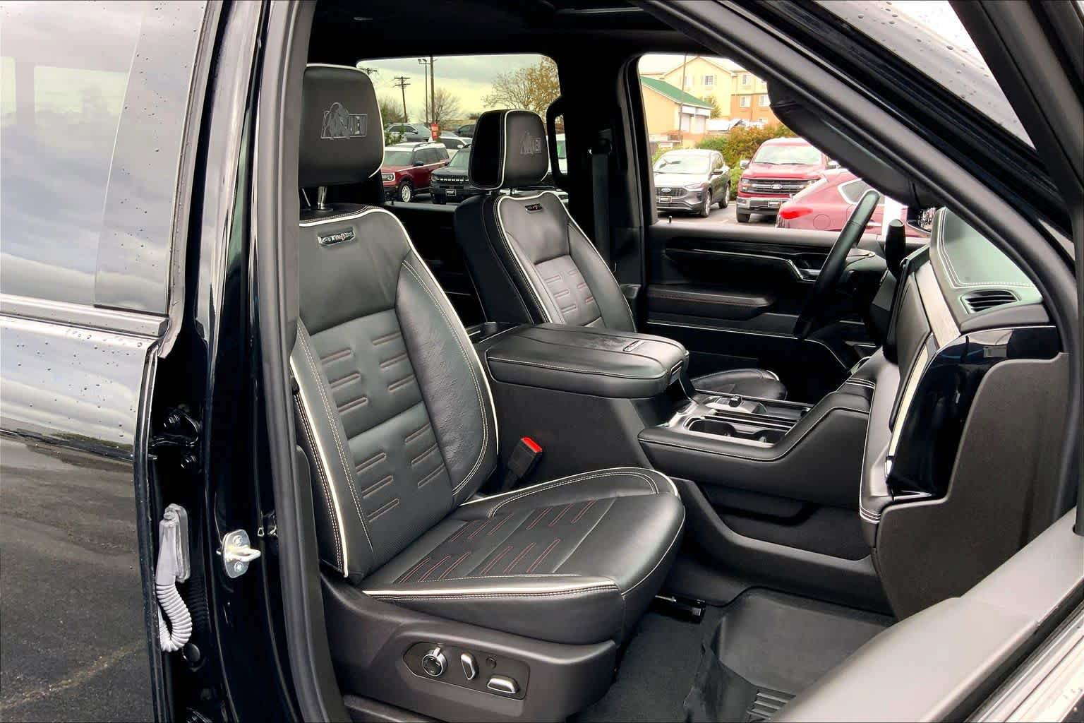 Used 2024 GMC Sierra 2500 AT4X w/ AT4X AEV Edition AWD/4WD image 9