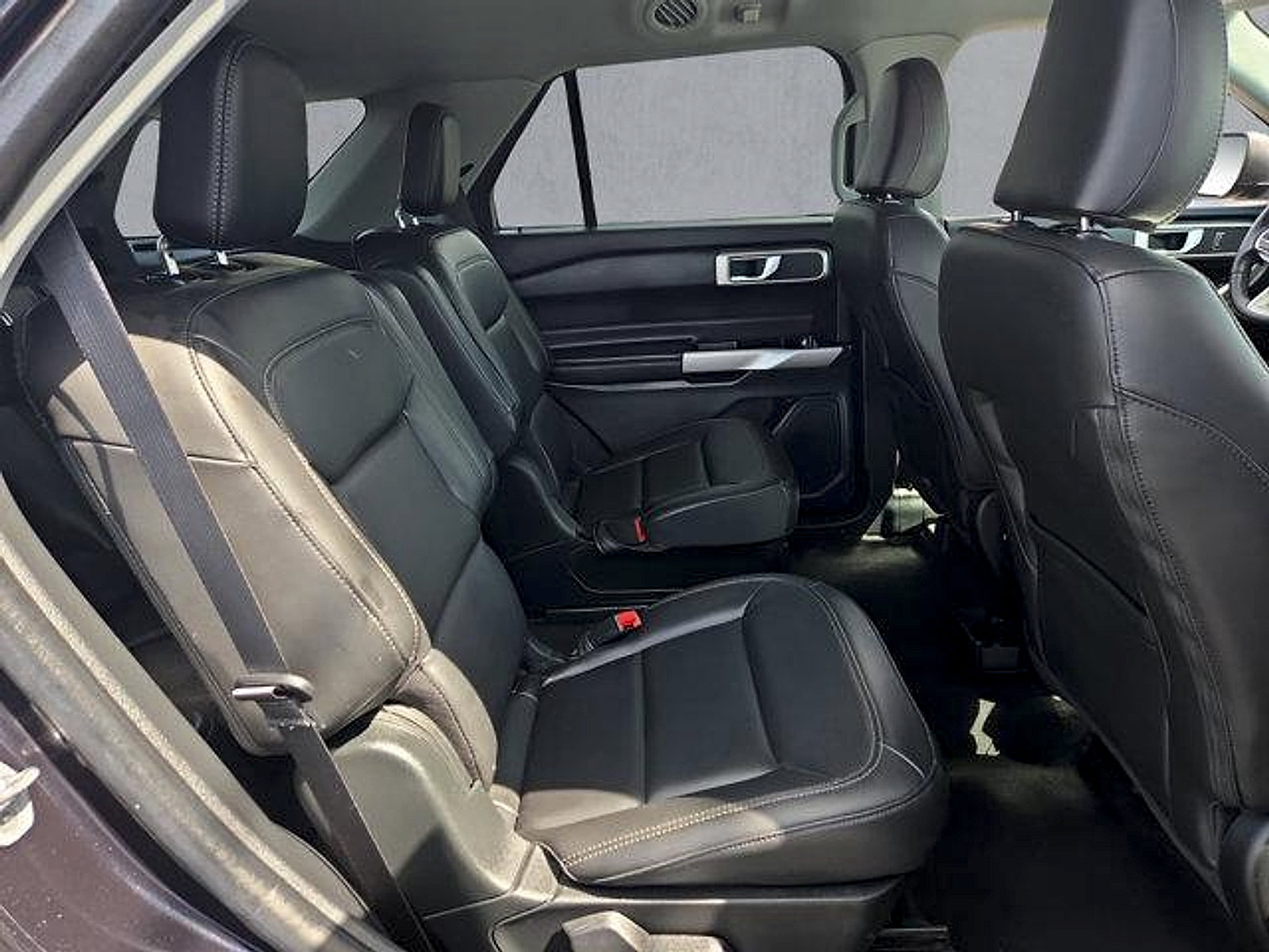 Certified 2023 Ford Explorer XLT w/ Equipment Group 202A AWD/4WD image 24