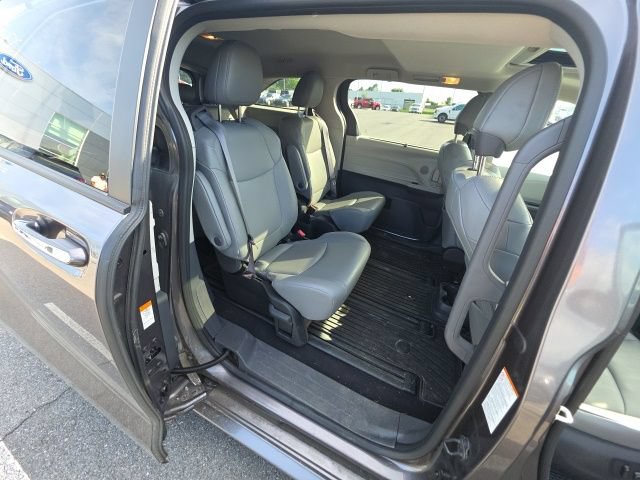 Used 2024 Toyota Sienna XLE w/ XLE Plus Package AWD/4WD image 27